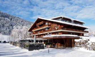 Snow-covered Hotel Arc-en-ciel