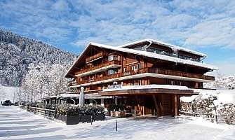 Snow-covered Hotel Arc-en-ciel