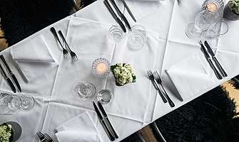 Décoration de table élégante pour le dîner