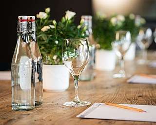 Salle de conférence élégante avec décoration