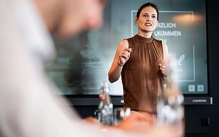 Präsentation in Konferenzraum