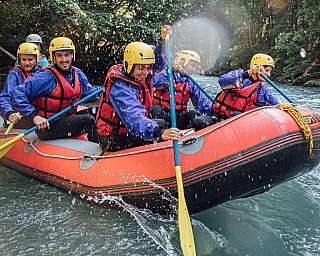Aventure de rafting dans la rivière