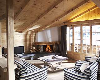 Chalet dining area and kitchen