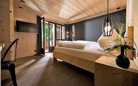 Chambre avec balcon, vue sur la rivière