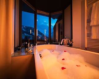 Bain avec vue sur les montagnes