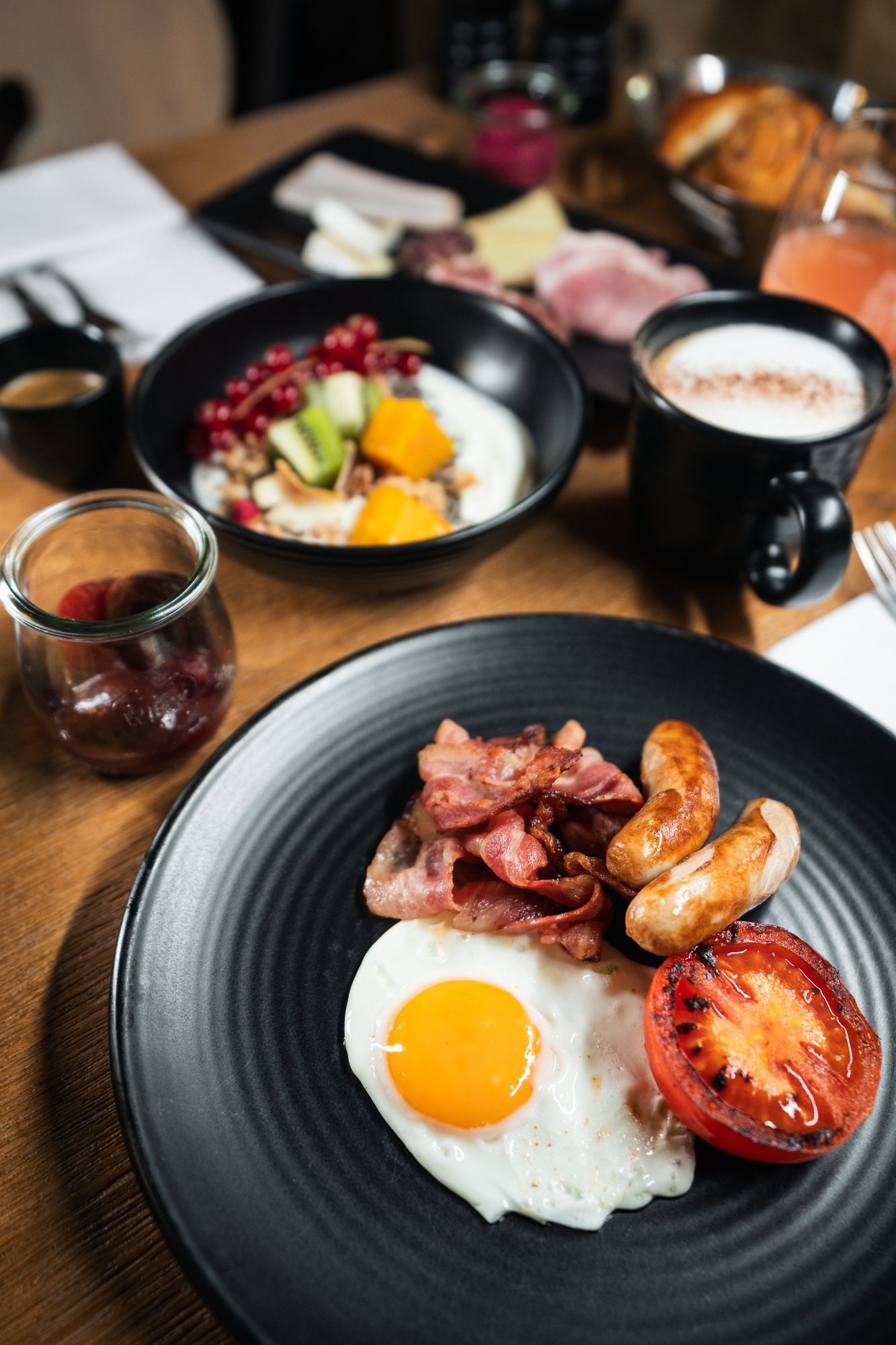 Petit-déjeuner copieux de la région